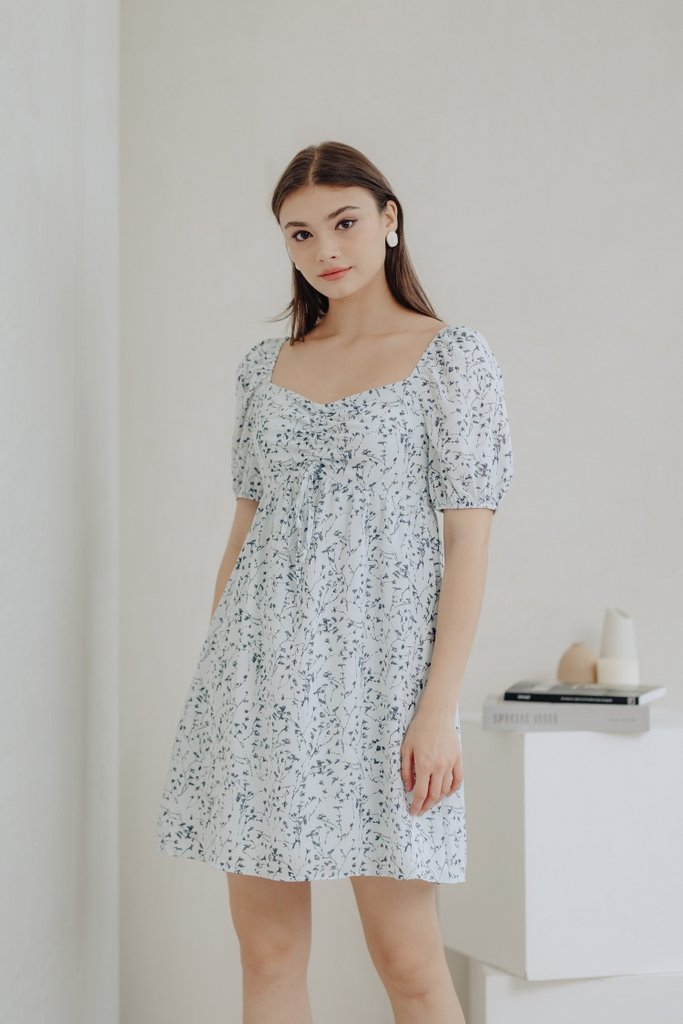 Karina Sweetheart Ruched Floral Dress in Blue (XS)