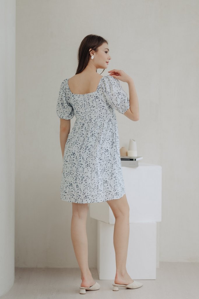 Karina Sweetheart Ruched Floral Dress in Blue (XS)