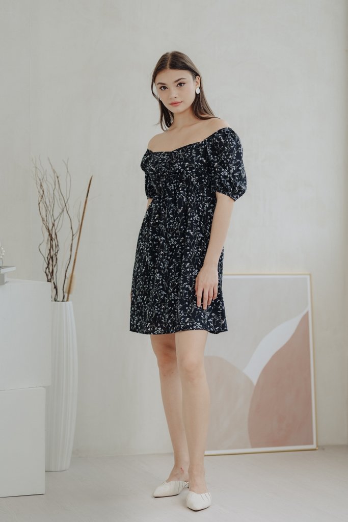 Karina Sweetheart Ruched Floral Dress in Black (XS)