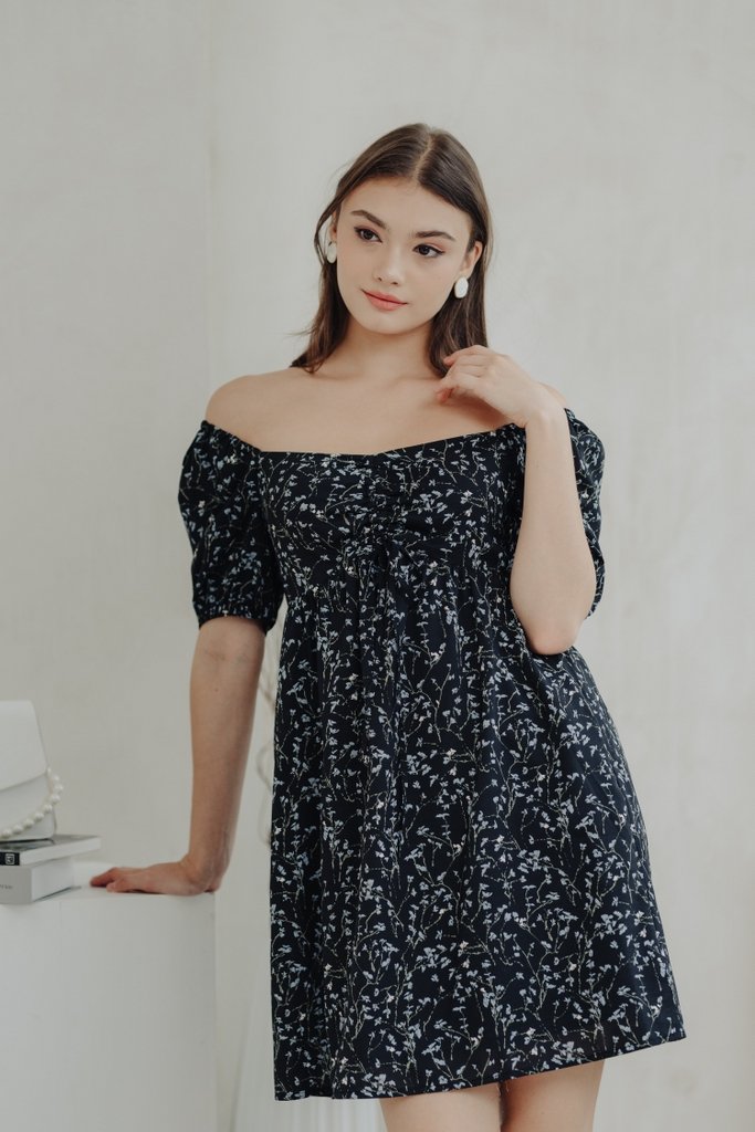 Karina Sweetheart Ruched Floral Dress in Black (XS)