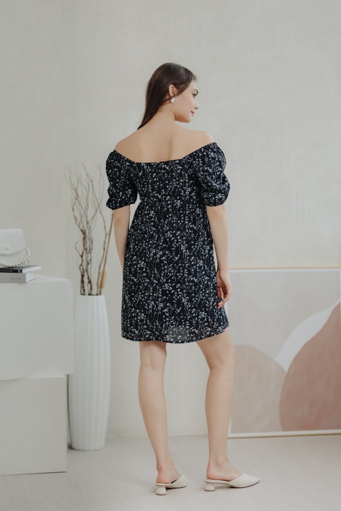 Karina Sweetheart Ruched Floral Dress in Black (XS)