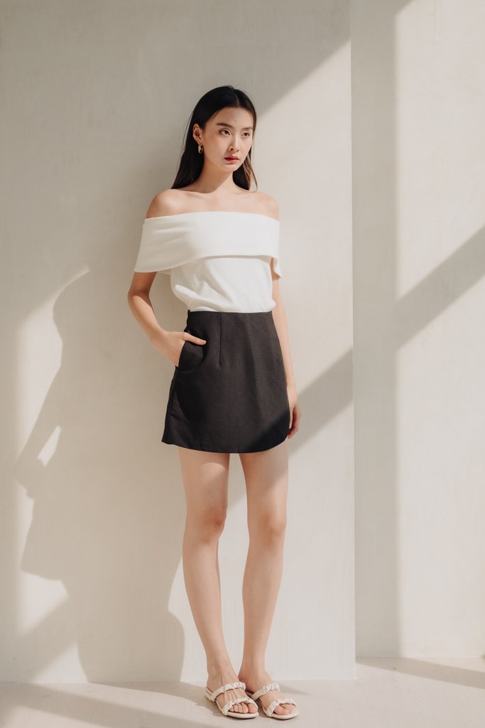 Skyla Curved Skort in Black