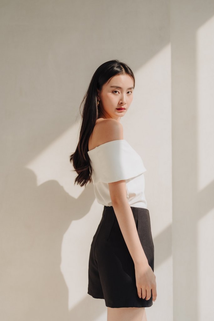 Skyla Curved Skort in Black