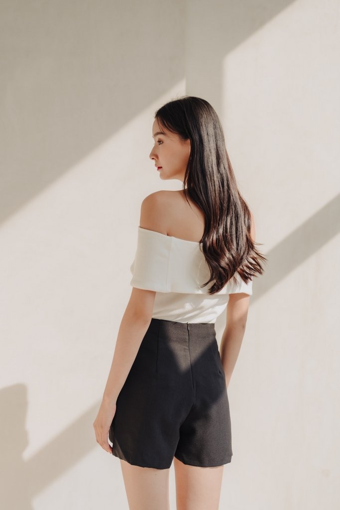 Skyla Curved Skort in Black