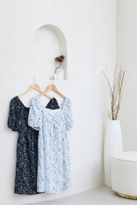 Karina Sweetheart Ruched Floral Dress in Blue (XS)