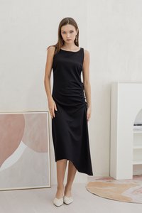 Gisele Side Ruched Asymmetrical Dress in Black (XS)