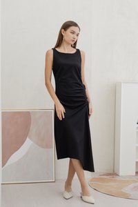 Gisele Side Ruched Asymmetrical Dress in Black (XS)