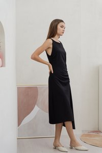 Gisele Side Ruched Asymmetrical Dress in Black (XS)
