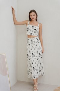 Jennie Floral Eyelet Crop Top in White