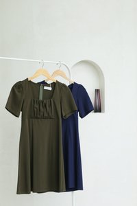 Ari Ruched Cotton Dress in Olive(M)
