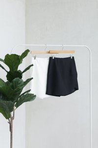 Skyla Curved Skort in Black