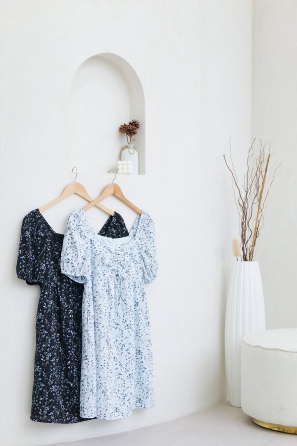 Karina Sweetheart Ruched Floral Dress in Blue (XS)