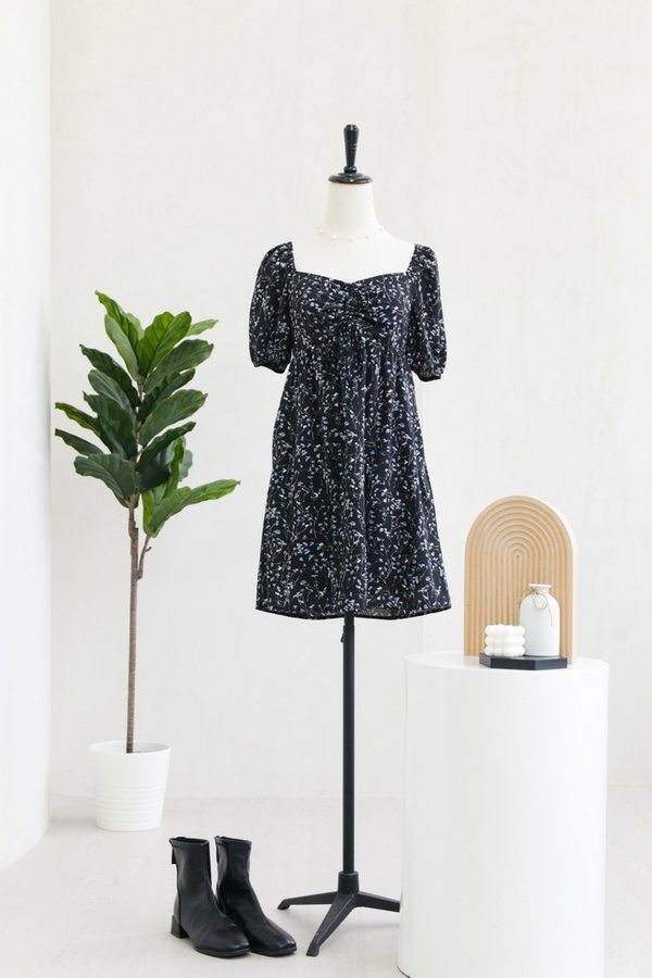 Karina Sweetheart Ruched Floral Dress in Black (XS)
