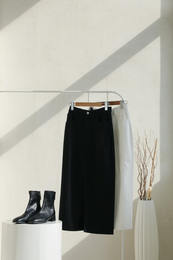 Bronte Front Slit Denim Maxi Skirt in White (XS)