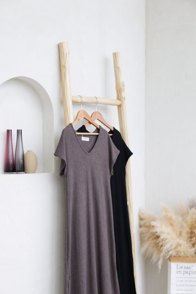 Clif Knit Midi Dress in Brown