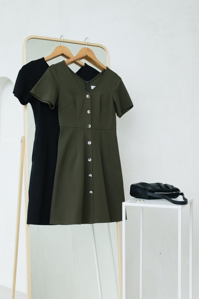 Wynter Buttons Cotton Dress in Olive