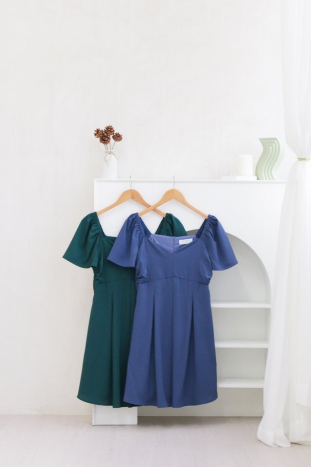 Bonnie Flare Sleeve Pleated Dress in Blue