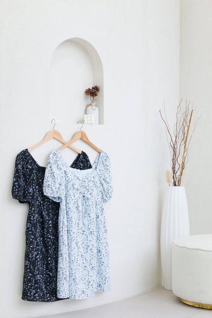 Karina Sweetheart Ruched Floral Dress in Blue (XS)
