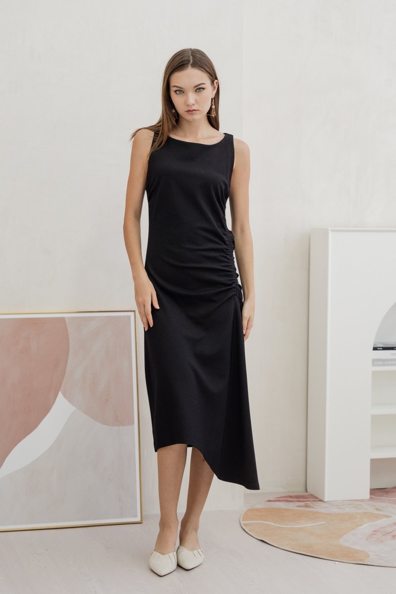 Gisele Side Ruched Asymmetrical Dress in Black (XS)
