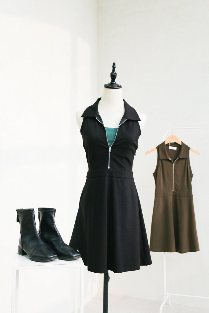 Sienna Front Zip Collared Dress in Olive (XS)