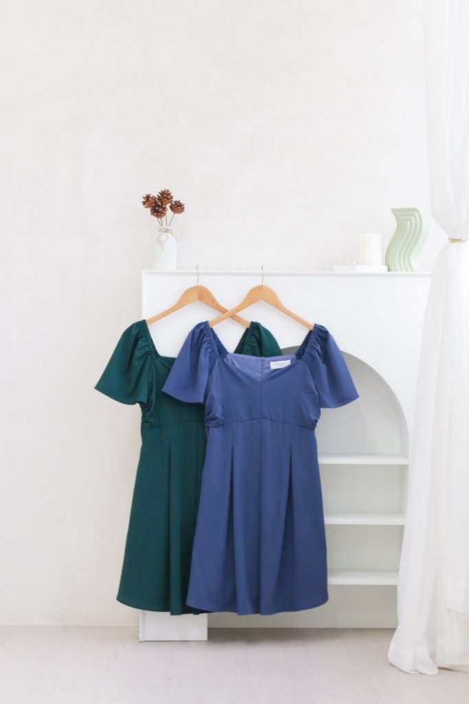 Bonnie Flare Sleeve Pleated Dress in Blue (XS)