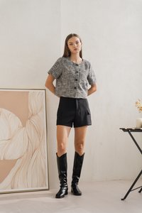 Linda Cargo Pocket Short in Black