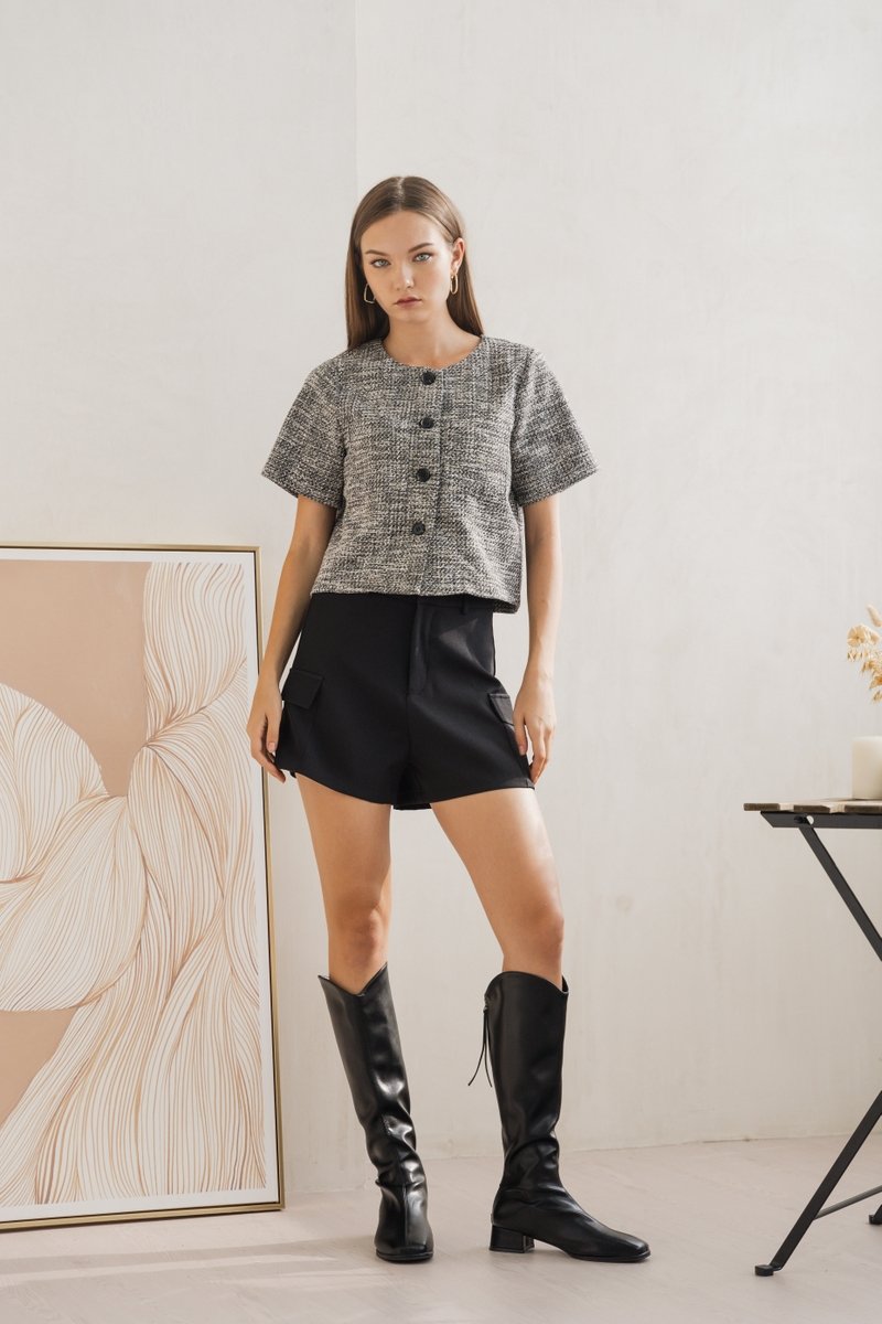 Linda Cargo Pocket Short in Black