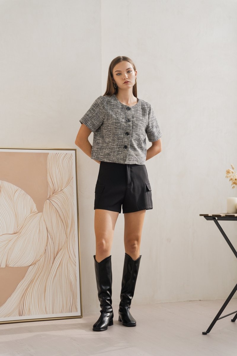 Linda Cargo Pocket Short in Black