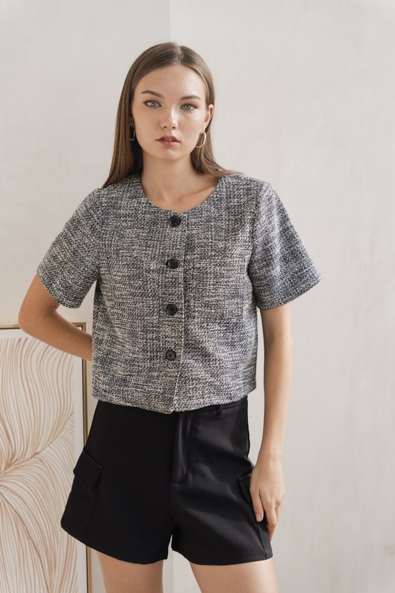 Linda Cargo Pocket Short in Black