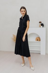 Genevieve Side Ruched Button Maxi Dress in Black (XS)