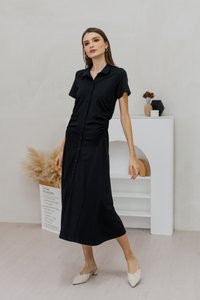 Genevieve Side Ruched Button Maxi Dress in Black (XS)