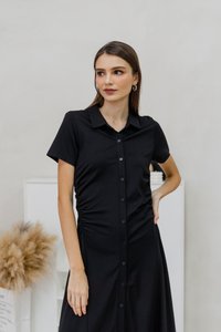Genevieve Side Ruched Button Maxi Dress in Black (XS)