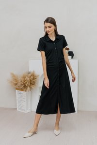 Genevieve Side Ruched Button Maxi Dress in Black (XS)
