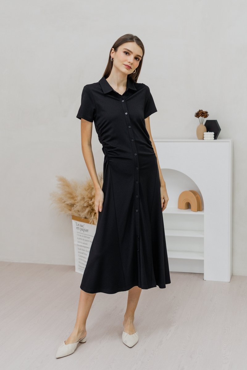 Genevieve Side Ruched Button Maxi Dress in Black (XS)