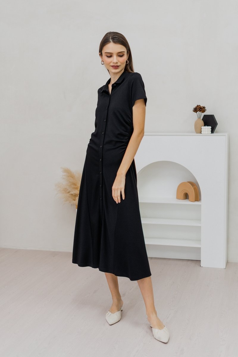 Genevieve Side Ruched Button Maxi Dress in Black (XS)