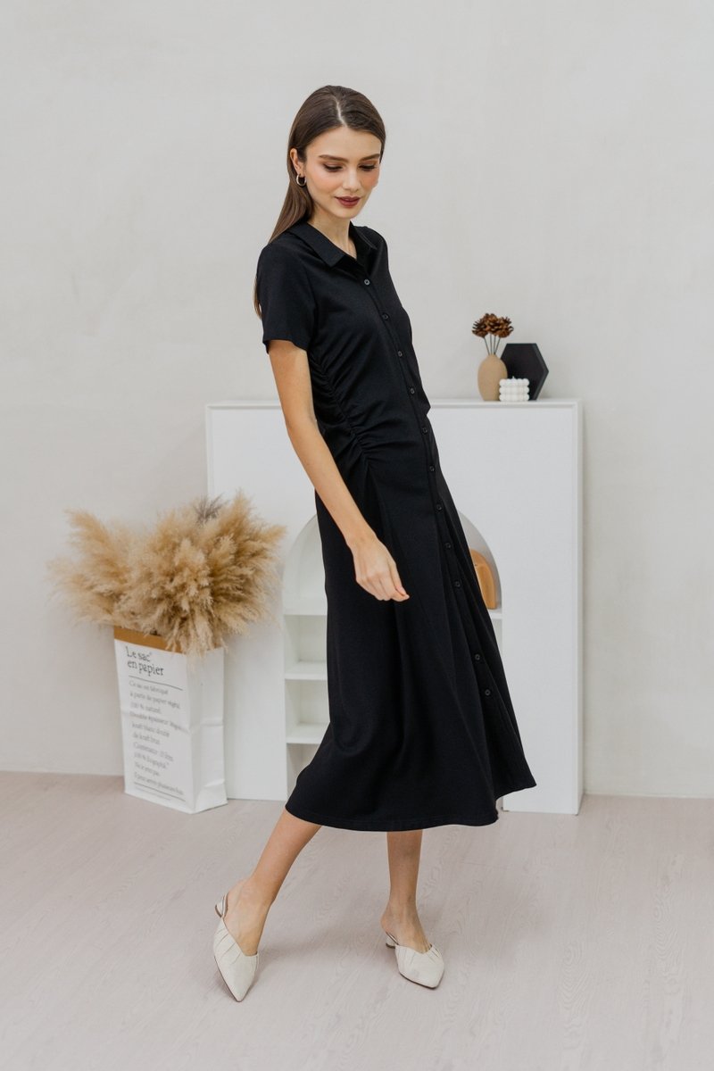 Genevieve Side Ruched Button Maxi Dress in Black (XS)