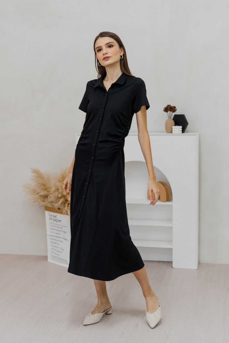 Genevieve Side Ruched Button Maxi Dress in Black (XS)