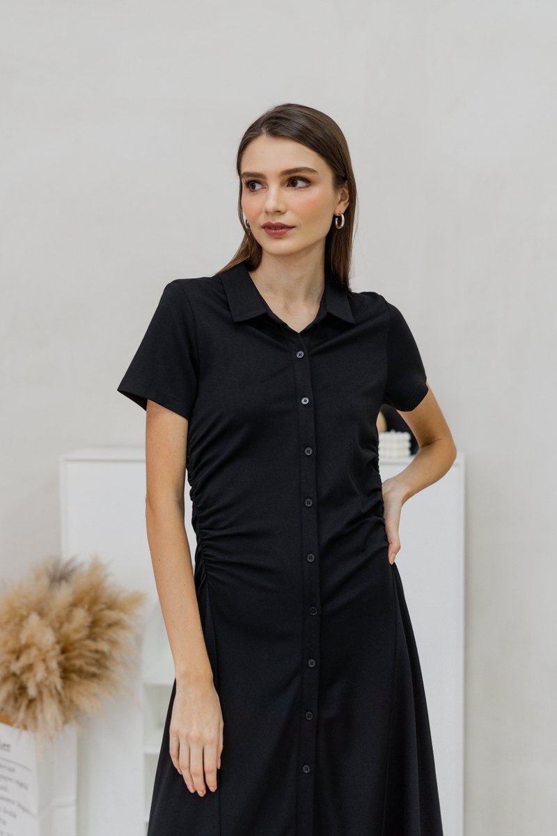 Genevieve Side Ruched Button Maxi Dress in Black (XS)