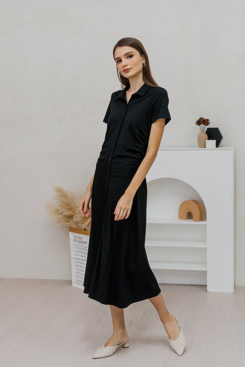 Genevieve Side Ruched Button Maxi Dress in Black (XS)