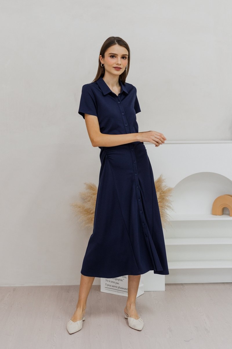 Genevieve Side Ruched Button Maxi Dress in Navy (XS)