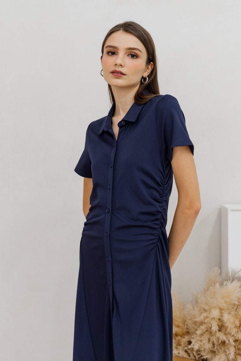 Genevieve Side Ruched Button Maxi Dress in Navy (XS)