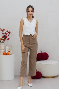 Iris Button Waistcoat in White (XL)