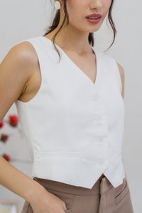 Iris Button Waistcoat in White (XL)