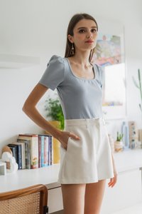 Jazmine Tailored Shorts in White (XS)