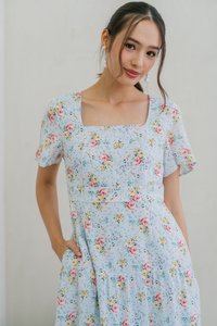 Winnie Floral Tiered Maxi Dress in Blue (XS)