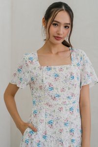 Winnie Floral Tiered Maxi Dress in White (XS)