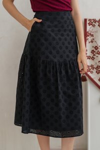Anna Floral Eyelet Midi Tiered Skirt in Black (S)