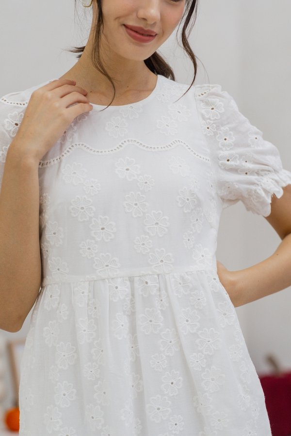 Florence Floral Eyelet Midi Dress in White (XS)