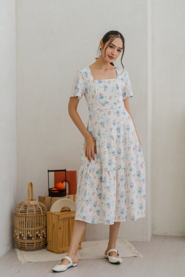 Winnie Floral Tiered Maxi Dress in White (XS)