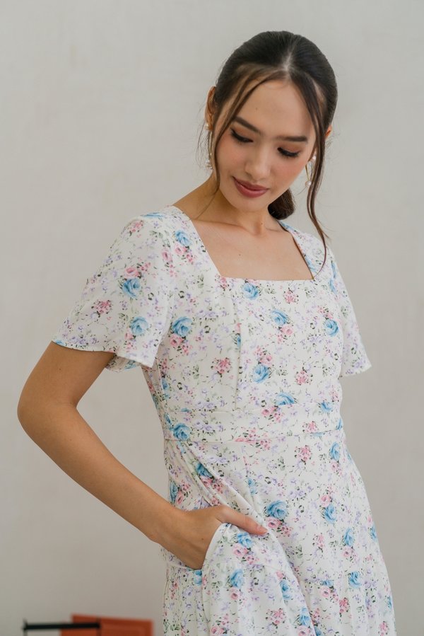 Winnie Floral Tiered Maxi Dress in White (XS)